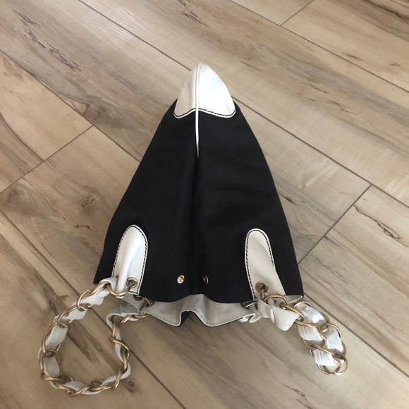 CHANEL Black Canvas white Leather CC Signature Bag - Picture 9 of 16